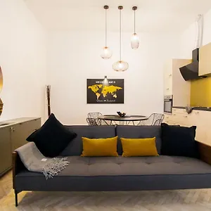 real-delux-apartment-next-to-gozsdu-synagogue.inbudapesthotels.com/